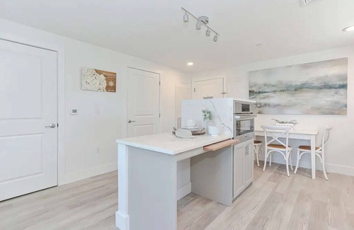 Plymouth Cultural District Condo | Luxury Plymouth Waterfront Condo with Balcony