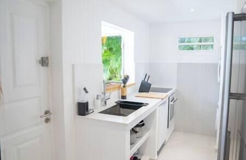 Grande-Terre Apartment | Luxury pool and beach