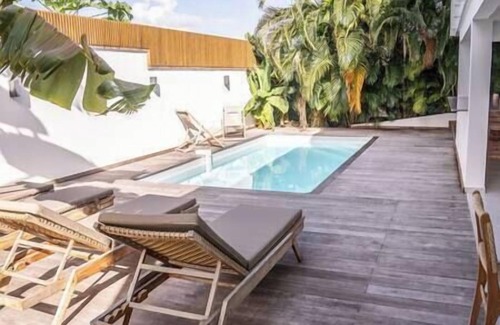 Grande-Terre Apartment | Luxury pool and beach