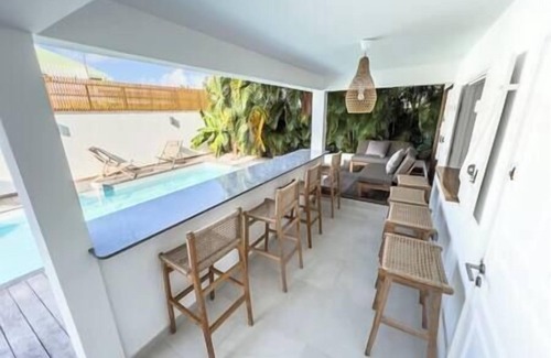 Grande-Terre Apartment | Luxury pool and beach