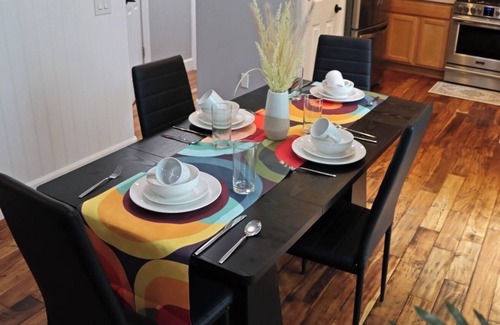 Gresham House | Luxury Portland Retreat/Lush Forest, Decks, Fire Pit, Jacuzzi, FirePlace & Games