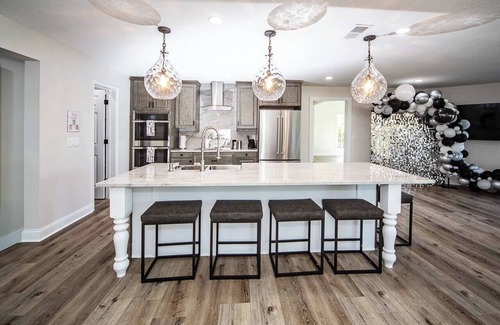 Liberty House | Luxury Private 5-Acre Estate 4BR Sleeps 10 Events Welcome 20min KCI KC