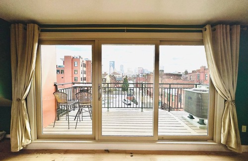 East Allegheny House | Luxury Private Boutique Hotel with CityView, Hot Tub, Free Parking