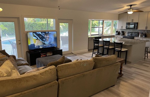 Hobe Sound House | Luxury Private Vacation Pool Home - Bike To The Beach Or Bring Your Boat!