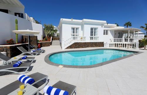 Puerto del Carmen Villa | Luxury Puerto Del Carmen Villa 4 Bedrooms La Perla Modern Furnishings Stunning Sea Views