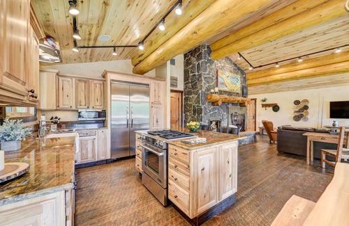 Missoula County House | Luxury Rental On The Banks Of The Bitterroot River