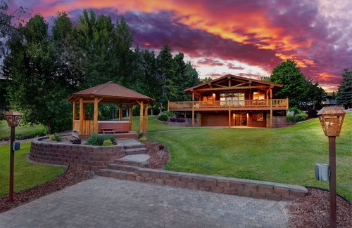 Missoula County House | Luxury Rental On The Banks Of The Bitterroot River