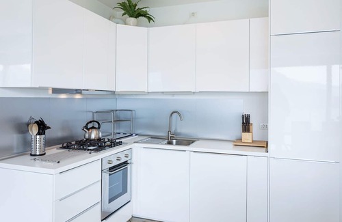 Perledo Apartment | Luxury residence boasting enviable 180 degree panoramic views