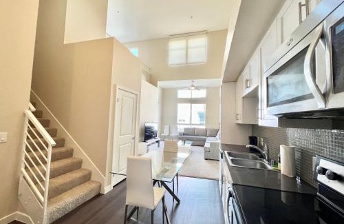 Mid-Wilshire Apartment | Luxury Residence Loft 3 Beds with Pool and Gym