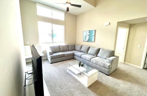 Mid-Wilshire Apartment | Luxury Residence Loft 3 Beds with Pool and Gym