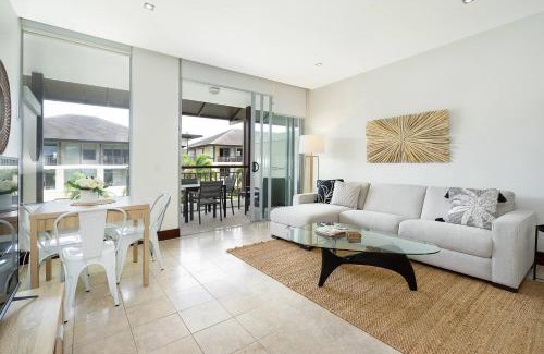 Casuarina Apartment | Luxury Resort Studio with Pool - Footsteps to Beach