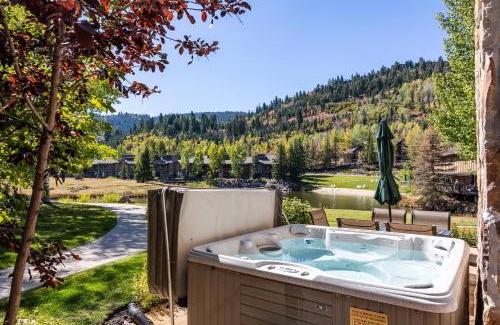 Deer Valley Apartment | Luxury Retreat 3 min to Deer Valley, Ski Nearby! Gourmet Kitchen, Cozy Fireplace, Sleeps 10