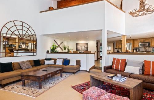 Deer Valley Apartment | Luxury Retreat 3 min to Deer Valley, Ski Nearby! Gourmet Kitchen, Cozy Fireplace, Sleeps 10