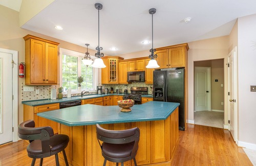 Gouldsboro House | Luxury Retreat 5 Star Location Hot Tub, Waterparks, Casino, Kayak, Ski Resorts