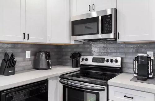 Hollywood Hills House | Luxury Retreat - Hollywood, FL