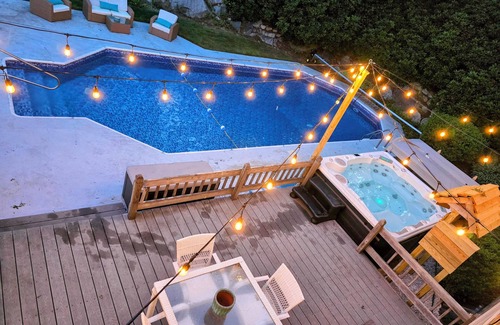 Cummaquid House | Luxury retreat, in-ground huge pool, 10-person hot tub, outdoor shower, fire pit