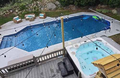 Cummaquid House | Luxury retreat, in-ground huge pool, 10-person hot tub, outdoor shower, fire pit