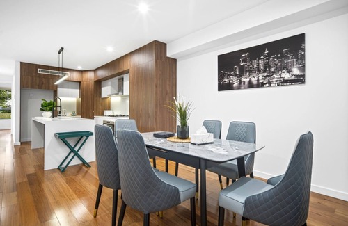 Willoughby House | Luxury Retreat | Spacious 4BR House in Willoughby