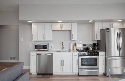 Mount Washington Apartment | Luxury Retreat - Stunning Pittsburgh Skyline Views
