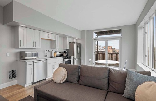 Mount Washington Apartment | Luxury Retreat - Stunning Pittsburgh Skyline Views