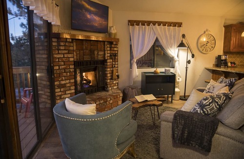 Big Bear Lake Cabin | Luxury Retreat w/central AC & Heat - Walk to Lake, Village, Ski Shuttle