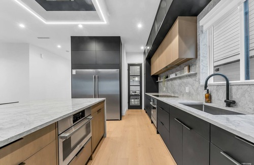 Surrey House | Luxury River-View Home w/Chef’s Kitchen Smart Tech Parking Sleeps 15!