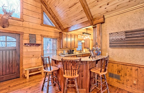 East Ellijay Cabin | Luxury Riverfront Cabin - Pet Friendly