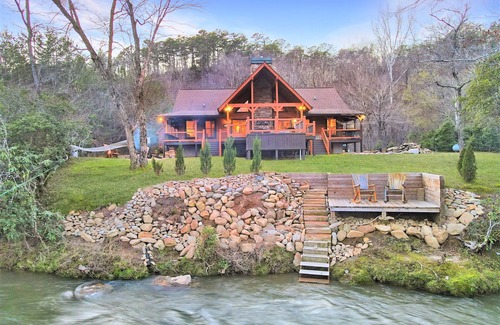 East Ellijay Cabin | Luxury Riverfront Cabin - Pet Friendly