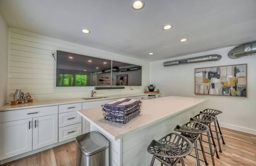 Canyon Lake House | Luxury Riverfront Villa With Firepit & Gameroom!