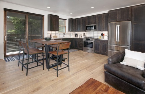 Silverthorne Condo | Luxury Riverside Condo 5 minutes off I70. Two king beds, well equipped kitchen.