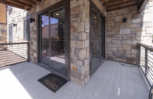 Silverthorne Condo | Luxury Riverside Condo 5 minutes off I70. Two king beds, well equipped kitchen.
