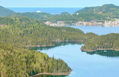 Pilley's Island Hotel | Luxury rooms, brewery, and restaurant with local dishes and Newfoundland views