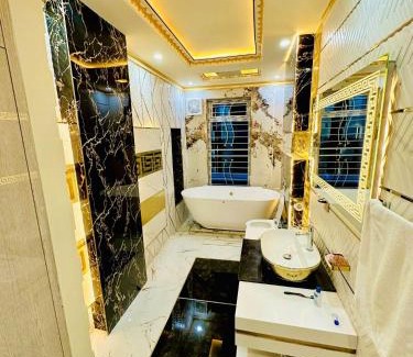 Gulberg House | Luxury rooms for guests