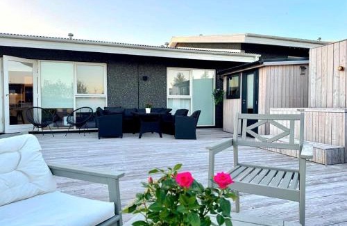 Mosfellsbaer House | Luxury row house in quiet area with infrared sauna and hot tub