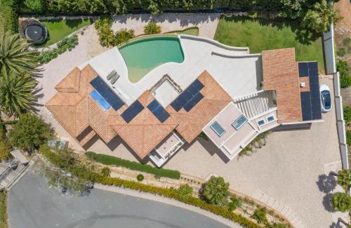 Funchal Villa | Luxury Sea Views Smart Villa Bliss, 2 Stunning Sea Views, Infinity Pool, Sauna, Gym, Home Cinema, Full Smart Home Technology and Full Privacy