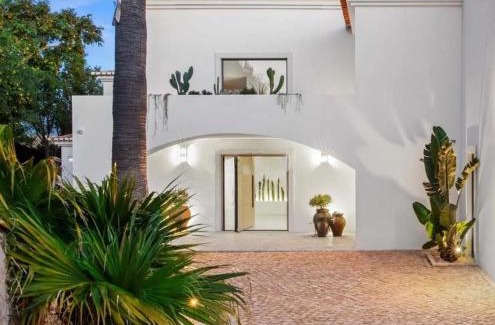 Funchal Villa | Luxury Sea Views Smart Villa Bliss, 2 Stunning Sea Views, Infinity Pool, Sauna, Gym, Home Cinema, Full Smart Home Technology and Full Privacy