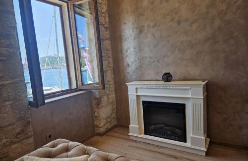 Vis Apartment | Luxury Seafront Suite Fabri