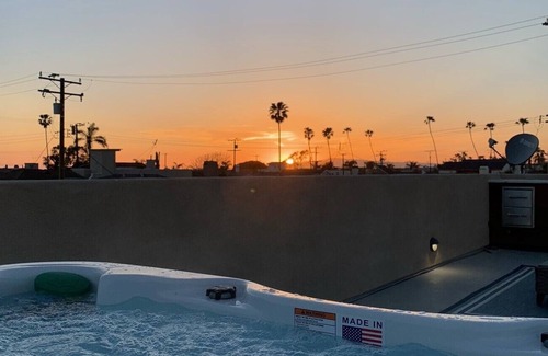 Old Towne House | Luxury Seal Beach Stunner - 10 Houses to Sand