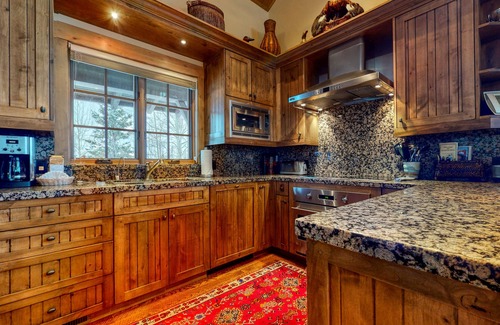 Jackson Hole Cabin | Luxury & secluded cabin w/furnished deck, wood fireplace, mountain & river views
