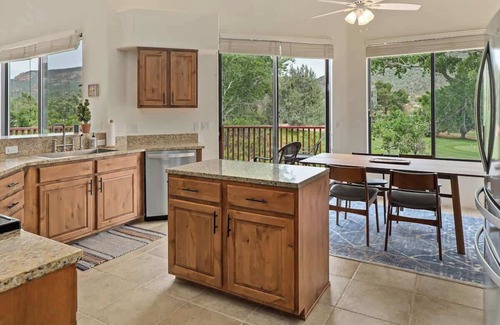 Oak Creek House | Luxury Sedona Condo! Pool, Spa, Hot tub & Golf Access