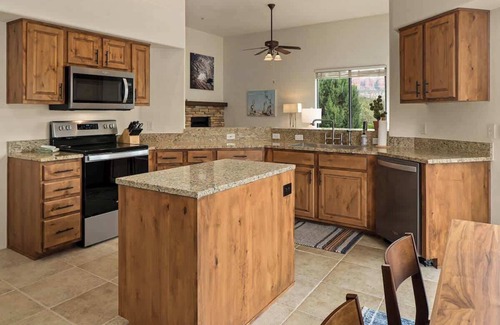 Oak Creek House | Luxury Sedona Condo! Pool, Spa, Hot tub & Golf Access