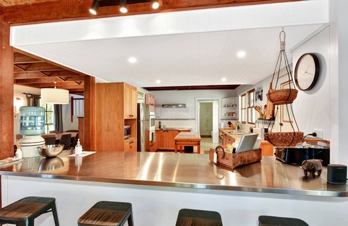 Wollombi House | luxury self-contained property full of beauty and adventure for large groups