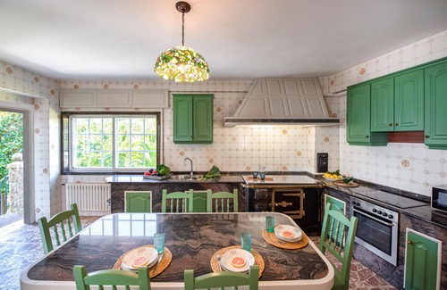 Padron House | LUXURY SINGULAR VILLA ROSA