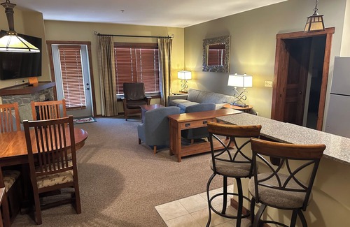 Snowshoe Condo | Luxury Ski-in/Ski-out 2 BR, Soaring Eagle 207, Hot tubs, Underground parking