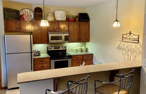 Snowshoe Condo | Luxury Ski-in/Ski-out 2 BR, Soaring Eagle 207, Hot tubs, Underground parking