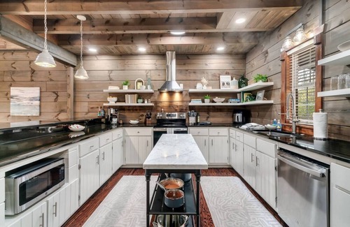 Rocky Grove Cabin | 🏡 Luxury Smoky Mountain Retreat | Mega Spa, Game Room & Stunning Views