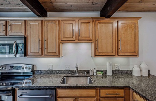 West Hartford Condo | Luxury Snow Village Ski-In/Out, Golf & Club Access