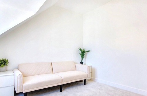 Bournemouth Apartment | Luxury Spacious 3 Bedroom Home