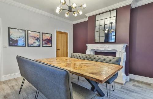 Sheffield House | Luxury Spacious Pad with Games Room