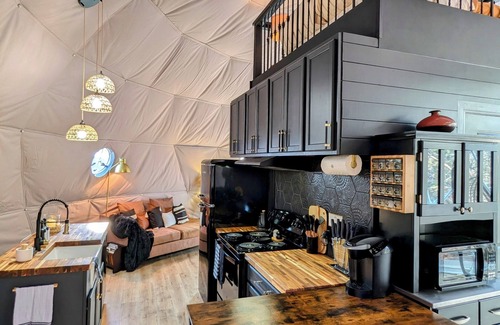 Oatmeal RV Rental | LUXURY STARGAZING GEODOME EXPERIENCE!